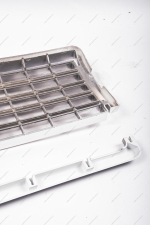 Решетка радиатора ВАЗ-2107 + молдинг 21070-8402104-02 (хром) пластик к-т ДЗА LADA 21070-8401014-02