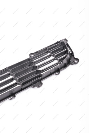 Решетка переднего бампера ВАЗ-21704 нижняя нов.обр.(соты) LADA 21704-2803057-10