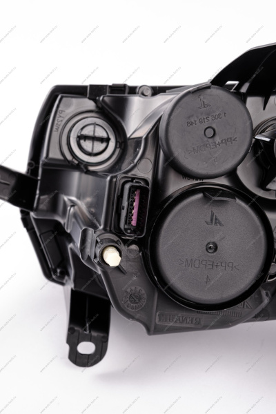 Фара правая RENAULT Logan 2014- ALRU.676512.128 лампа H7 Renault RENAULT 260106223R