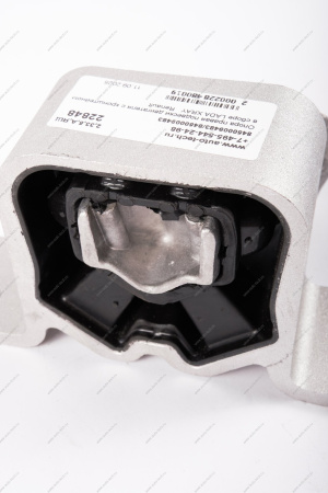 Опора правая подвески двигателя с кронштейном в сборе LADA XRAY Renault LADA 8450009483