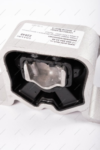 Опора правая подвески двигателя с кронштейном в сборе LADA XRAY Renault LADA 8450009483