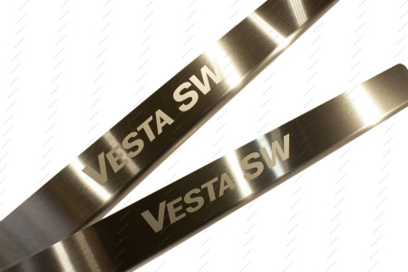 Комплект накладок на пороги с названием модели LADA Vesta SW / SW Cross Дополнительное оборудование LADA 99999218104200