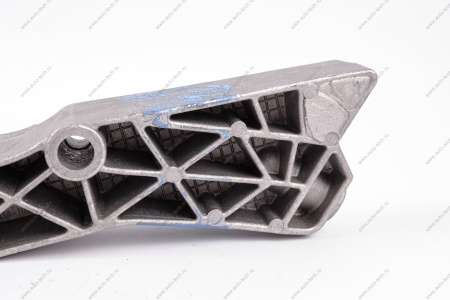 Кр-н ВАЗ-1118 задней опоры двигателя МКПП Lada LADA 11180100103200