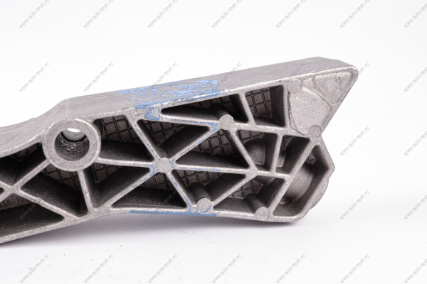 Кр-н ВАЗ-1118 задней опоры двигателя МКПП Lada LADA 11180100103200