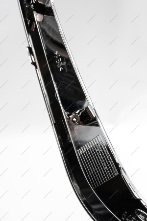 Молдинг LADA Vesta SW Cross FL переднего бампера нижний правый (хром Lada LADA 8450041566