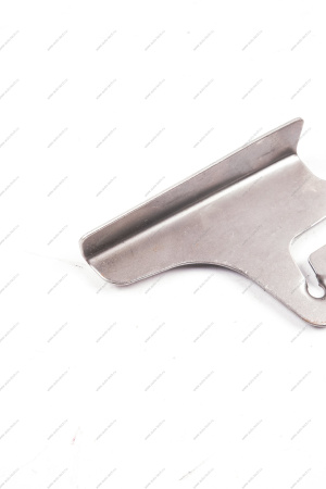 Кронштейн пружины крышки багажника неподвижный правый LADA Vesta АвтоВАЗ LADA 8450007624