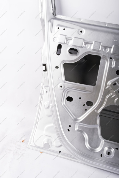 Дверь передняя левая LADA Largus/Лада Ларгус крашеная (с отв. под молдинг) 691 Платина (Серебристый Lada LADA 801013696R-691