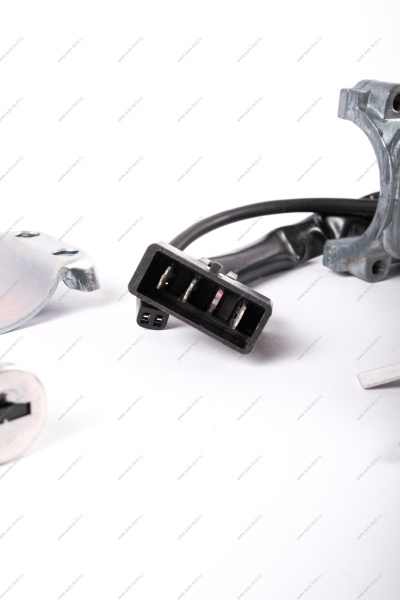 Замок зажигания LADA Granta с иммобилайзером. к-т поставки ( зам.зажиг, 2 ключа, 3-личинки ) ДААЗ LADA 11180610500620