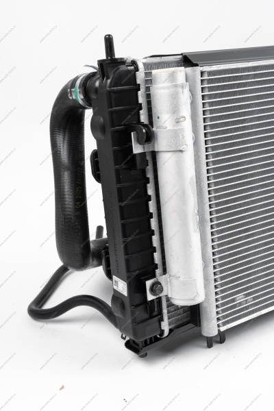 Радиатор охлаждения ВАЗ-2190/Datsun 2015- + рад.конд. с 1 эл. вент.и патрубками МКПП н/о в сборе Lada LADA 21903130000814