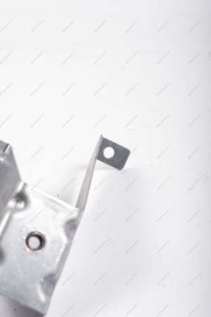 Кронштейн правого крыла Datsun боковой Nissan DATSUN 631405PA0B