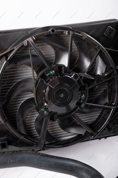 Радиатор охлаждения ВАЗ-2190/Datsun с 2015- + рад.конд.с эл.вент. и патрубками АКПП в сборе нов.обр. Lada LADA 21901130000814