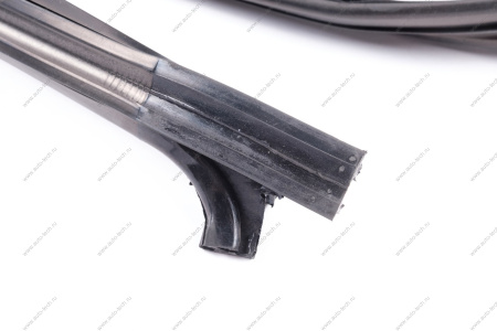 Уплотнитель ВАЗ-21214 опускного стекла передней двери верхний левый (БРТ) Lada LADA 212146103299Р