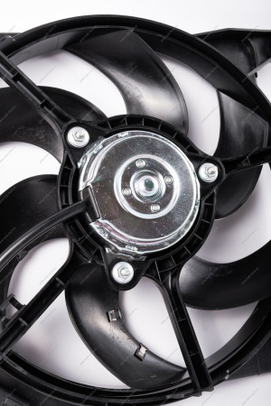 Вентилятор охлаждения с кожухом к радиатору с кондиц.н/о ВАЗ-2190 2015- Lada LADA 21900130002500