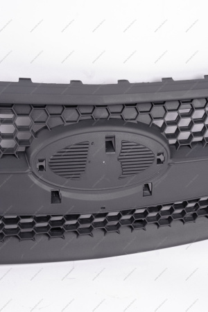 Решетка радиатора переднего бампера LADA Largus верхняя Lada LADA 8450000248