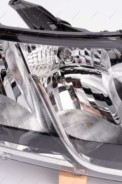 Фара правая RENAULT Logan 2014- ALRU.676512.128 лампа H7 Renault RENAULT 260106223R