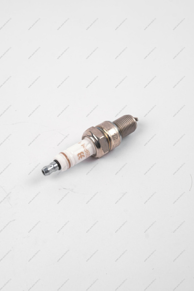 Свеча зажигания ВАЗ-2108-15,21074,2123,1118,2190 (инж. 8 кл) 1 шт (фирм. упак. ORIGINAL) (Bosch) Lada LADA 21110370701000