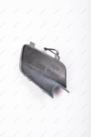 Крышка окна под переднюю буксирную проушину Lada Vesta SW Cross крашенная 496 Фантом (серо-голубой) Lada LADA 8450031005-496