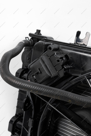 Радиатор охлаждения ВАЗ-2190/Datsun 2015- + рад.конд. с 1 эл. вент.и патрубками МКПП н/о в сборе Lada LADA 8450110795