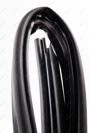 Уплотнитель водостока двери верхний правый (FL) LADA GRANTA 2018- (,УралЭластоТехника,) Lada LADA 8450104998