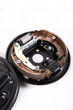 Комплект тормозов задних в сборе ( левый + правый ) LADA Largus Renault RENAULT 440208382R