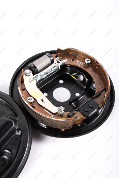 Комплект тормозов задних в сборе ( левый + правый ) LADA Largus Renault RENAULT 440208382R