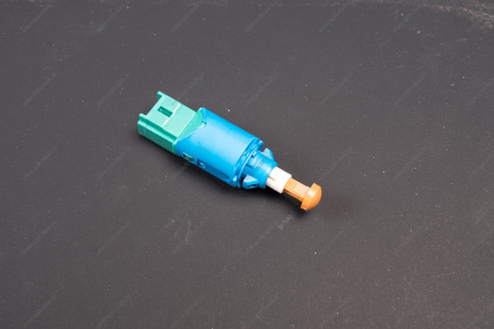 Выключатель Lada Largus,/Vesta,/Xray сигнала положения педали сцепления , стоп сигнала (зеленая фишка) AUTO-PARTS AUTO-PARTS 253250007R