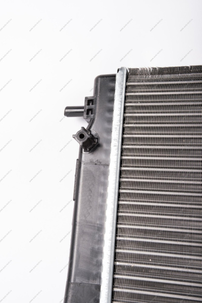 Радиатор охлаждения LADA Largus/Лада Ларгус с кондиц. 16 кл. . Lada LADA 214100598R