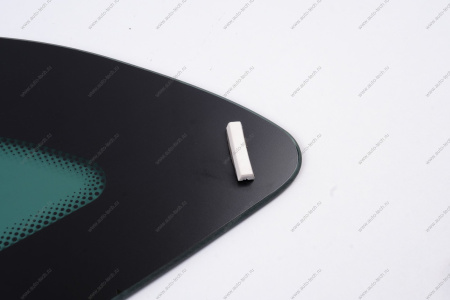 Стекло LADA Vesta окна боковины левое с упорами в сборе (глубокая тонирован) (Overtinted) Lada LADA 8450032015