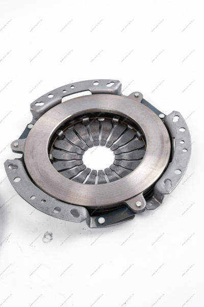 Диск сцепления ведомый+нажимной (без выжимного подшипника)C1060326 LADAVesta 1.6 c 2015-17/Largus 1.6 c 2016 к-т Valeo VALEO 832380