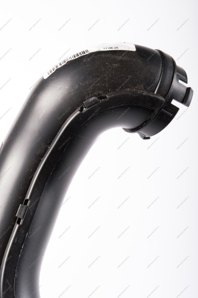 Воздухозаборник воздушного фильтра (патрубок) LADA Vesta Lada LADA 8450031942