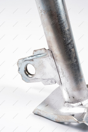 Кр-н бампера ВАЗ-2105 правый Lada LADA 21050-2803016-00