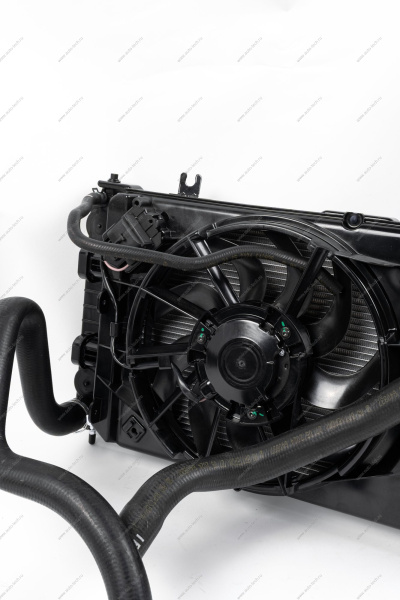 Радиатор охлаждения ВАЗ-2190/Datsun 2015- + рад.конд. с 1 эл. вент.и патрубками МКПП н/о в сборе Lada LADA 8450110795