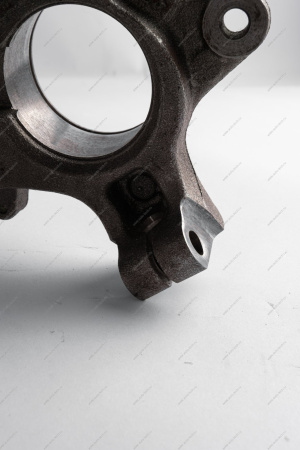 Кулак LADA Largus поворотный левый с АБС 100мм нов.обр. под болт D10мм Renault RENAULT 400155938R