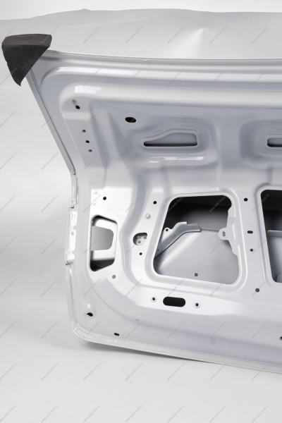 Крышка багажника в цвет 221 Ледниковый (белый) LADA Vesta NG (седан) Lada LADA 8450013789-221