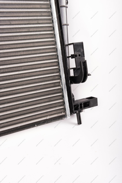 Радиатор охлаждения LADA XRAY/Vesta / Largus FL/RENAULT Logan 2014- (авто с кондиц) Lada LADA 214106179R