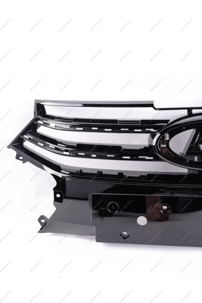 Решетка LADA Vesta NG радиатора средняя (черный лак) Lada LADA 8450042841