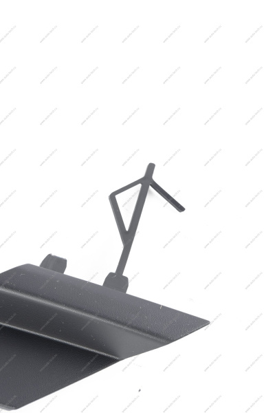 Крышка окна под переднюю буксирную проушину LADA Vesta FL Lada LADA 8450040057