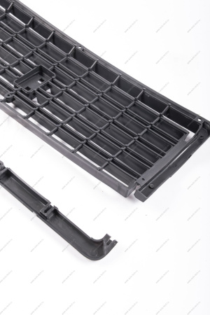 Решетка радиатора ВАЗ-2107 + молдинг (черная) к-т ДЗА LADA 21070-8401014-00