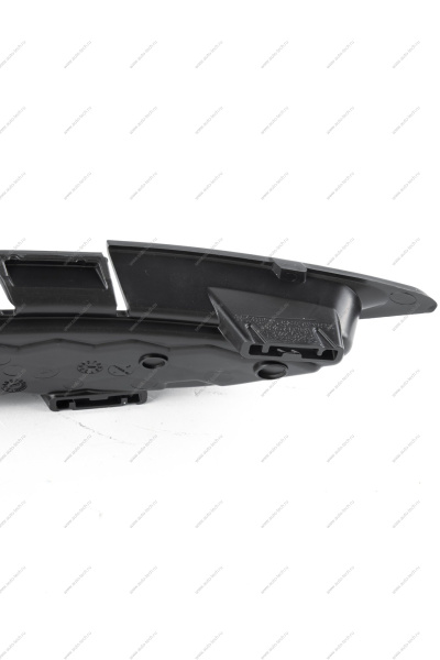 Крышка окна под заднюю буксирную проушину LADA Vesta FL Lada LADA 8450041065