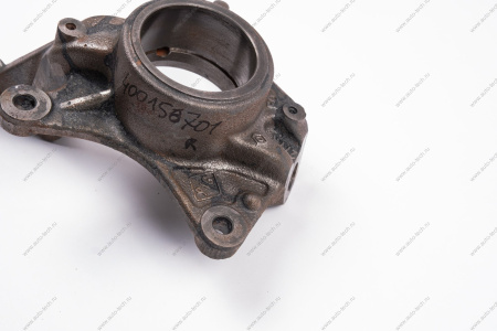 Кулак поворотный левый RENAULT Duster Renault RENAULT 400156701R