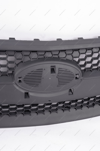 Решетка радиатора переднего бампера LADA Largus верхняя Lada LADA 8450000248