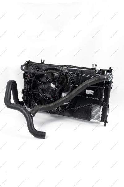 Радиатор охлаждения ВАЗ-2190/Datsun 2015- + рад.конд. с 1 эл. вент.и патрубками МКПП н/о в сборе Lada LADA 8450110795