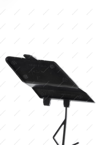 Крышка окна под переднюю буксирную проушину LADA Vesta FL Lada LADA 8450040057