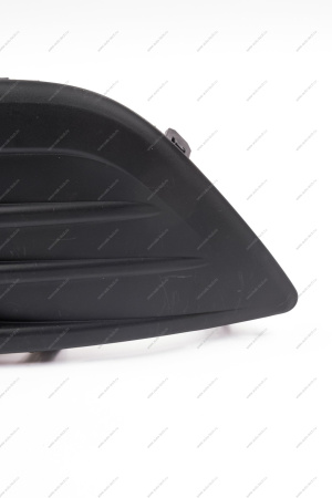 Заглушка переднего бампера LADA Largus/Лада Ларгус противотуманной фары правой (,Полад, г. Тольятти) Lada LADA 8450000250