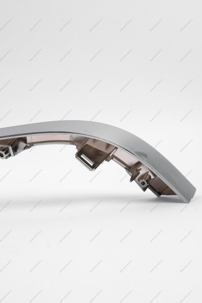 Молдинг переднего бампера нижний правый Lada Vesta SW Cross Lada LADA 8450031002