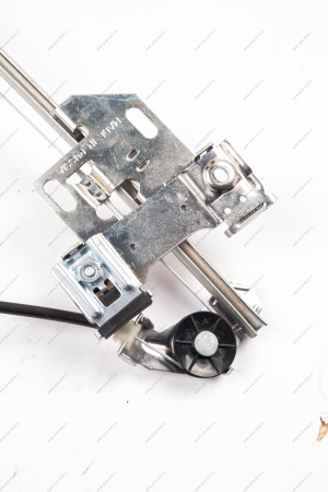 СТЕКЛОПОДЪЕМНИК ВАЗ-1118/2190 ДВЕРИ ЗАДНИЙ ПРАВЫЙ (механ) Lada LADA 8450111272