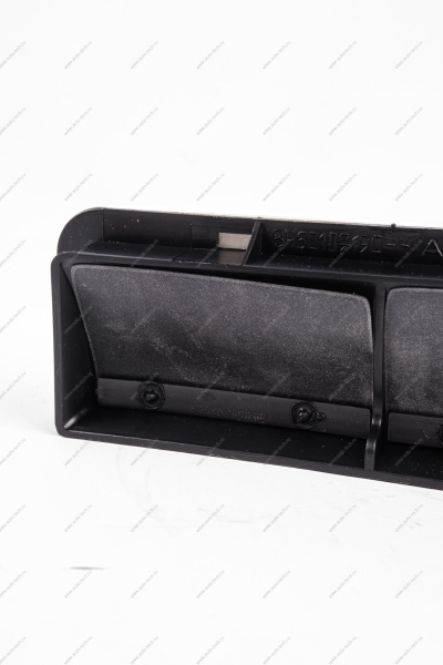 Дефлектор ВАЗ-1118 вытяжной вентиляции задней панели (клапан воздушный) Lada LADA 8450109190