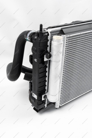 Радиатор охлаждения ВАЗ-2190/Datsun 2015- + рад.конд. с 1 эл. вент.и патрубками МКПП н/о в сборе Lada LADA 8450110795