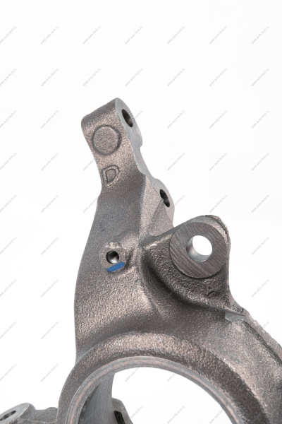 Кулак LADA Largus поворотный правый с АБС (100) нов.обр. под болт D10мм Renault RENAULT 400148687R