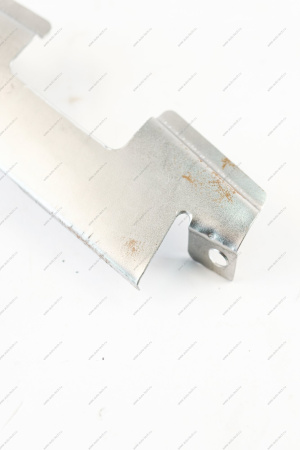 Кр-н ВАЗ-2107 решетки радиатора правый Lada LADA 21070840104000